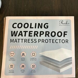 White Cooling Waterproof Mattress Cover
